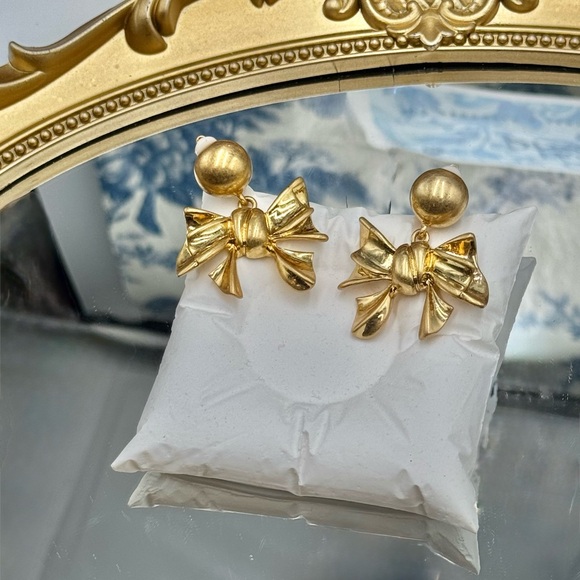 🆕 OSCAR DE LA RENTA 🧿 NWOT Gilded Gold Bow Clip-On Earrings - Picture 5 of 14